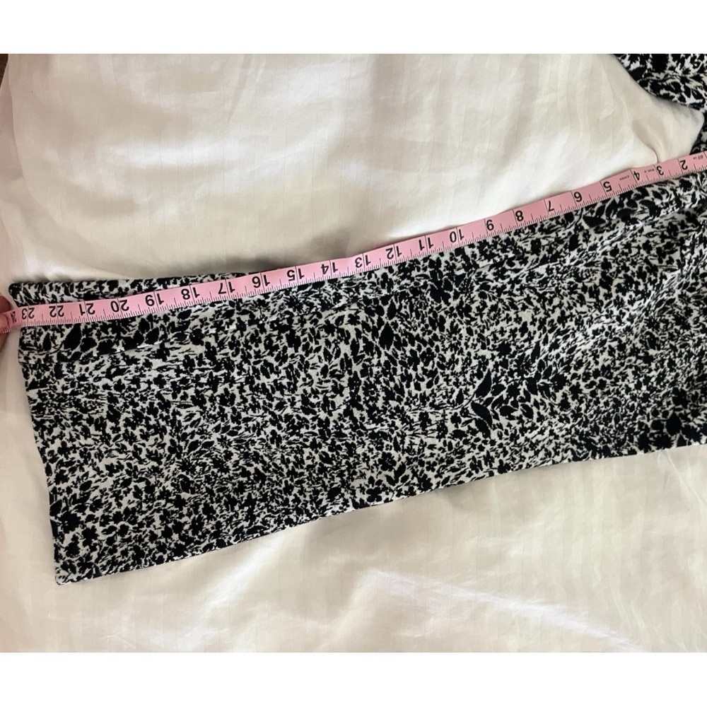 Maeve by Anthropologie casual pants black and white floral print kick flare - Picture 6 of 6